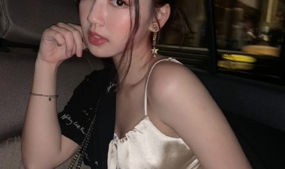 Clip Amee bất cẩn lộ nội y trong phòng ngủ