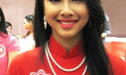 Clip Ngọc Huệ nhấp nhô cùng đàn ông có vợ, tiểu tam bị lộ