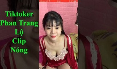 Clip Phan Trang khoe cặp bưởi nóng bỏng khi livestream