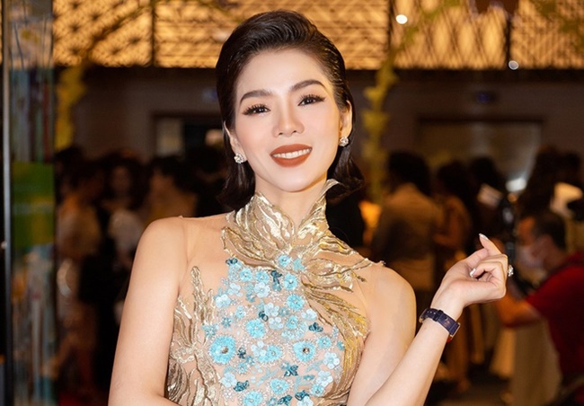 Ca sĩ Lệ Quy&ecirc;n tại buổi kỷ niệm 15 năm