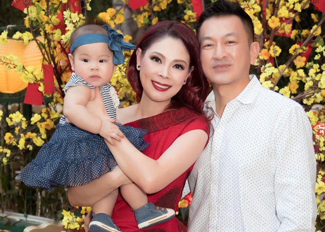 Ca sĩ Thanh Thảo v&agrave; ch&ocirc;ng hiện tại