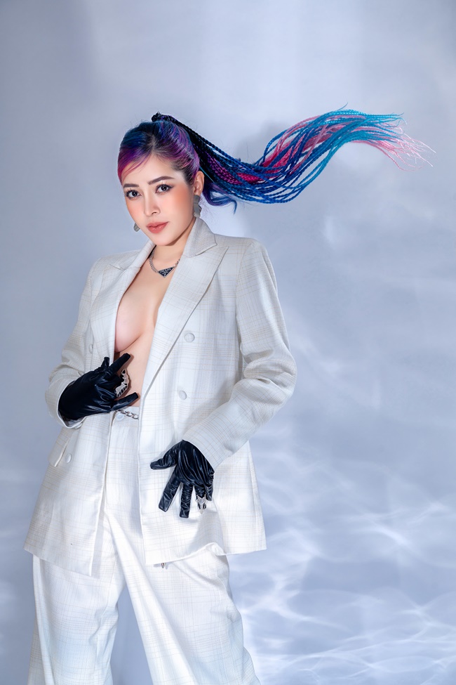 Linh Barbie cực sành điệu.