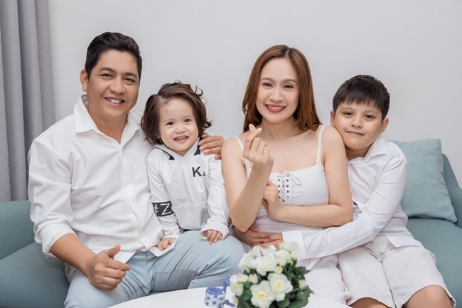 đức thịnh v&agrave; b&agrave; x&atilde;