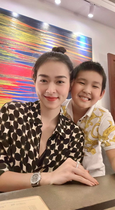 Bảo Ngọc v&agrave; con trai