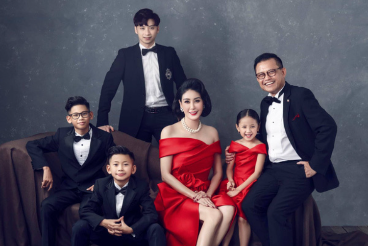 Toàn cảnh gia đình Hà Kiều Anh