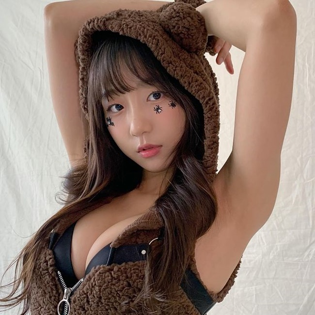 Hotgirl DJ Henny lộ clip nhạy cảm