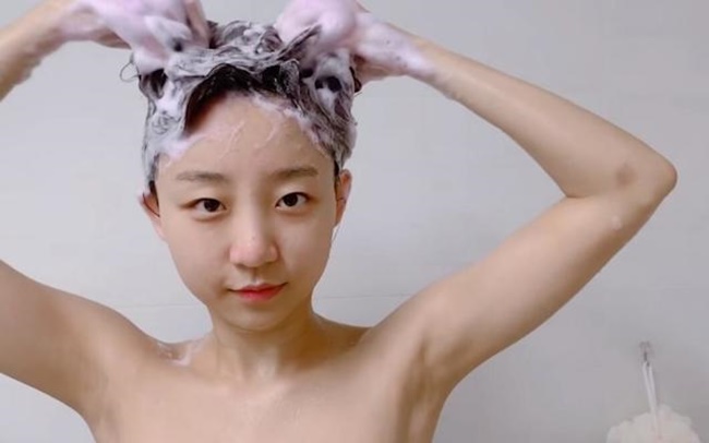 Hotgirl DJ Henny lộ clip nhạy cảm
