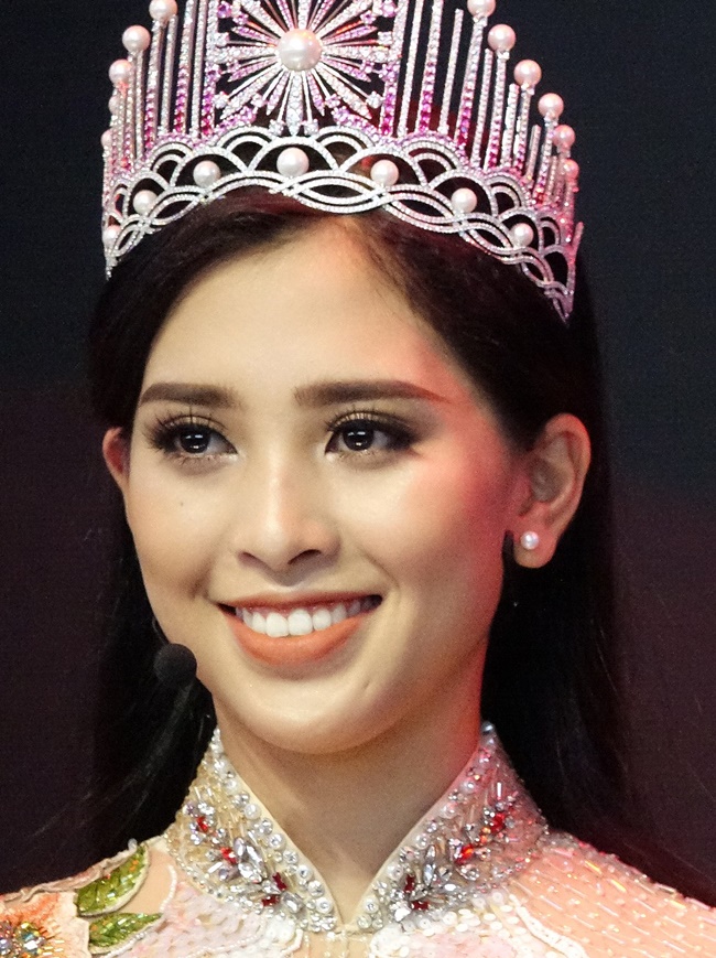 Trần Tiểu Vy lộ clip ảnh n&oacute;ng