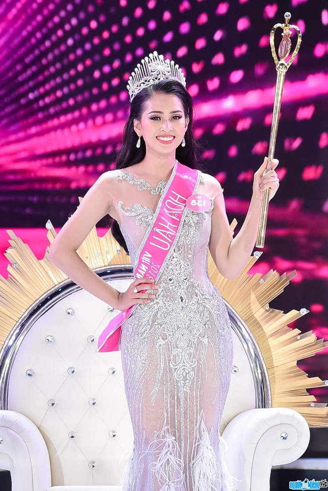 Trần Tiểu Vy lộ clip ảnh nóng