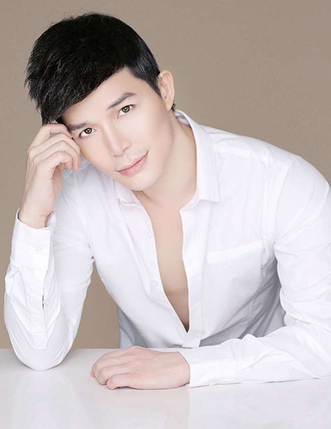 Ca sĩ Nathan Lee
