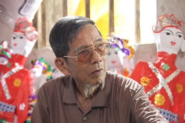 Nghệ sĩ Trần hạnh nhận dang hiệu nghệ sĩ nh&acirc;n d&acirc;n