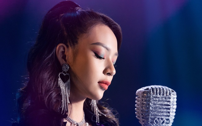 Ph&iacute; Phương Anh