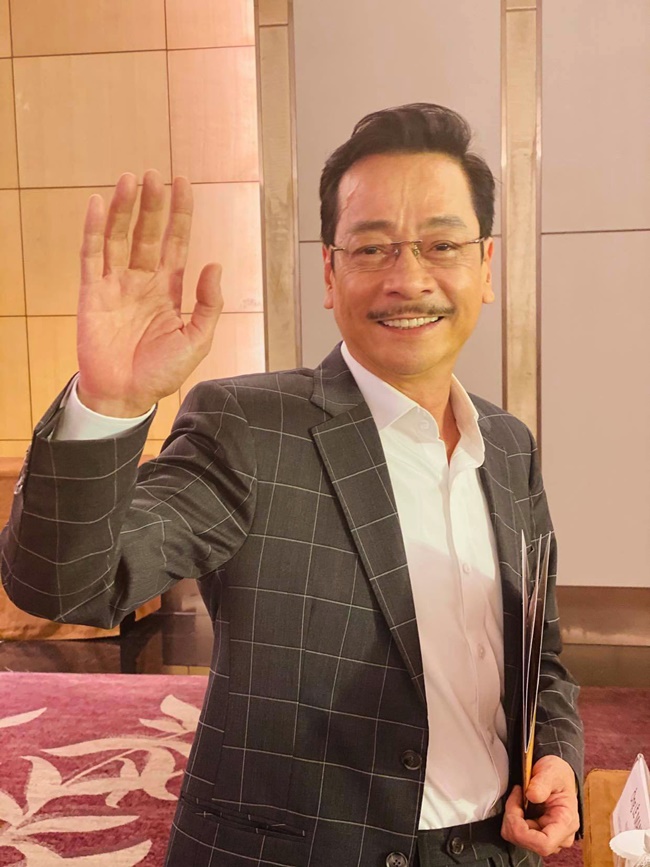 Nghệ sĩ Nh&acirc;n D&acirc;n Ho&agrave;ng Dũng