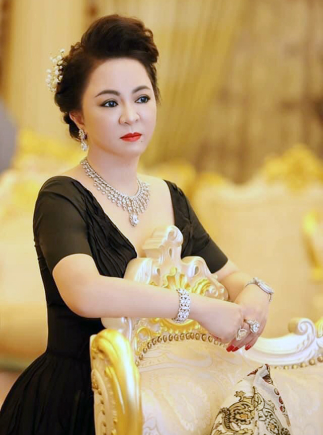 B&agrave; Nguyễn Phương Hằng