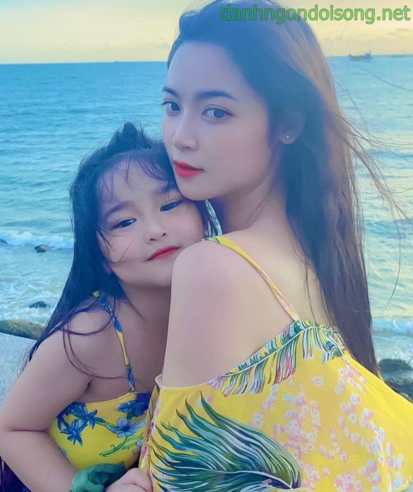 Top ảnh g&aacute;i xinh đeo mắt k&iacute;nh dễ thương