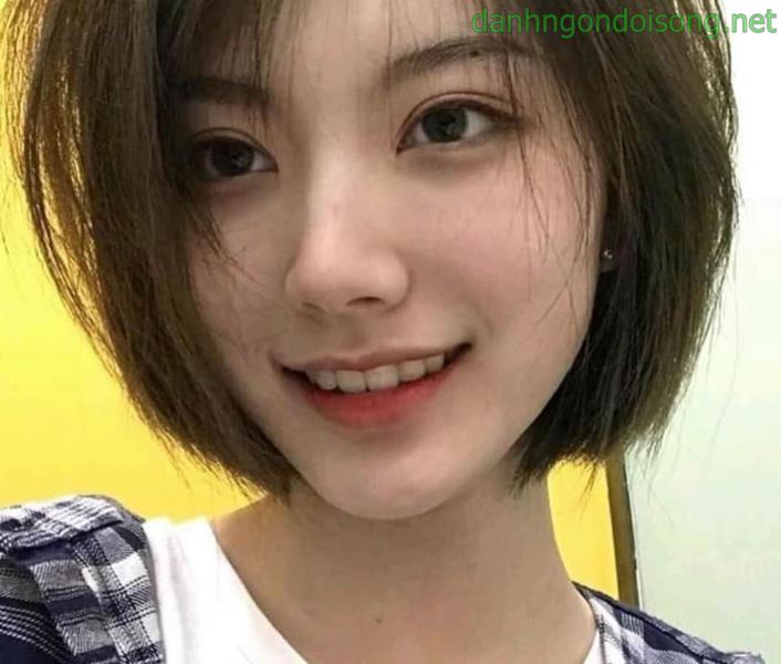 Ảnh g&aacute;i xinh t&oacute;c ngang vai 2k9
