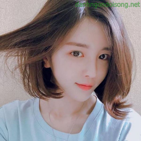 Ảnh g&aacute;i xinh t&oacute;c ngang vai 2k9