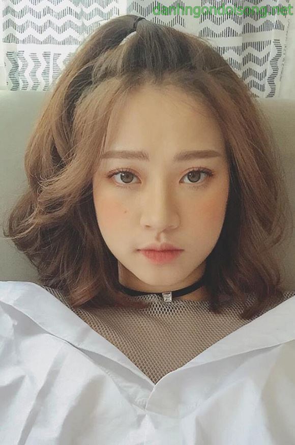 Ảnh g&aacute;i xinh t&oacute;c ngang vai 2k9