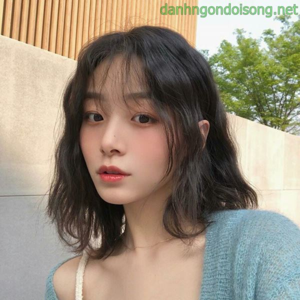 Ảnh g&aacute;i xinh t&oacute;c ngang vai 2k9
