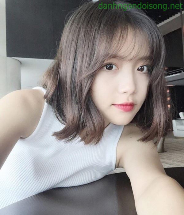 Ảnh g&aacute;i xinh t&oacute;c ngang vai 2k9