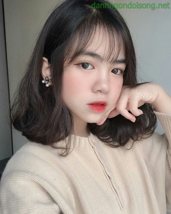 Ảnh g&aacute;i xinh t&oacute;c ngang vai 2k9