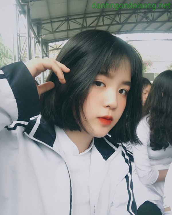 Ảnh g&aacute;i xinh t&oacute;c ngang vai 2k9