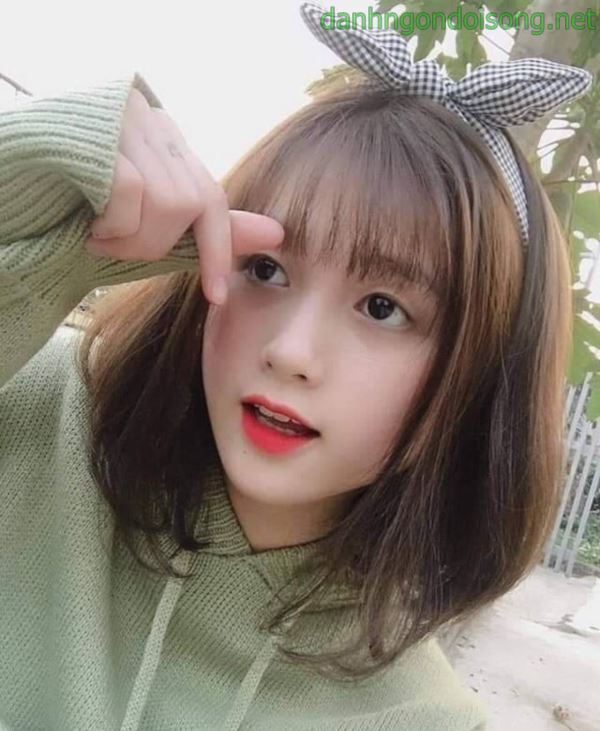 Ảnh g&aacute;i xinh t&oacute;c ngang vai 2k9