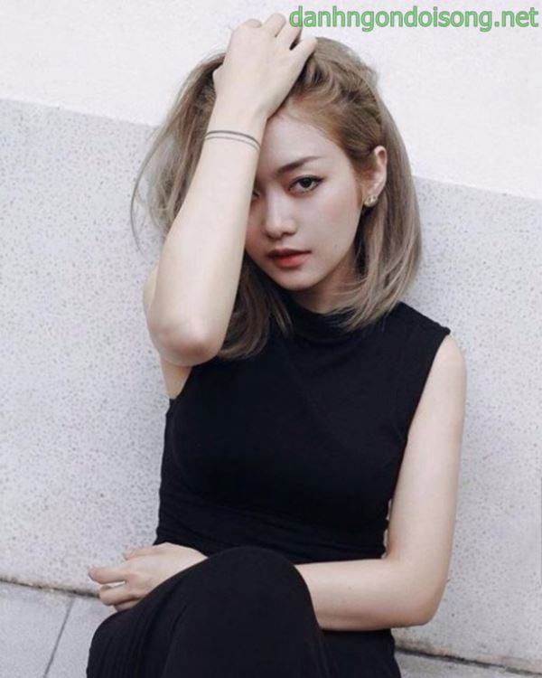 Ảnh g&aacute;i xinh t&oacute;c ngang vai 2k9