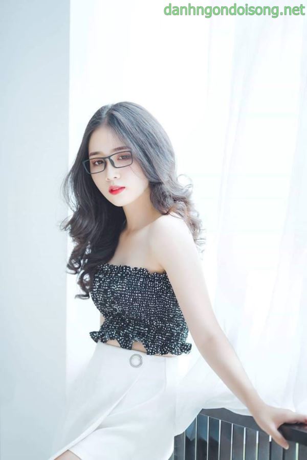 Ảnh g&aacute;i xinh t&oacute;c ngang vai 2k9