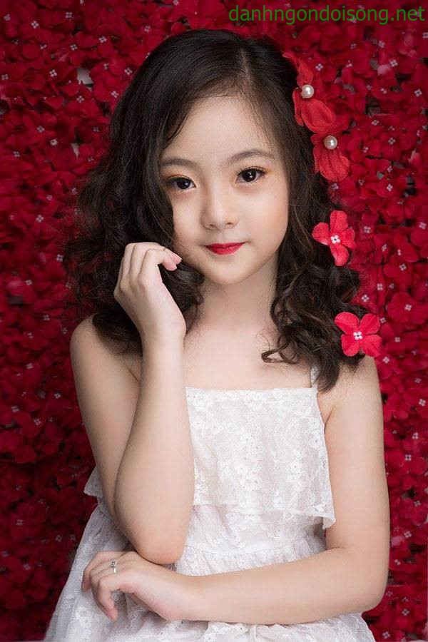 Ảnh g&aacute;i xinh t&oacute;c ngang vai 2k9