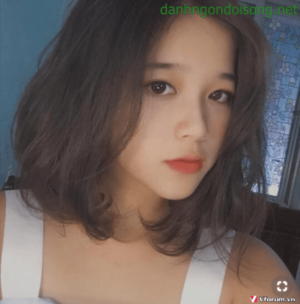 Ảnh g&aacute;i xinh t&oacute;c ngang vai 2k9