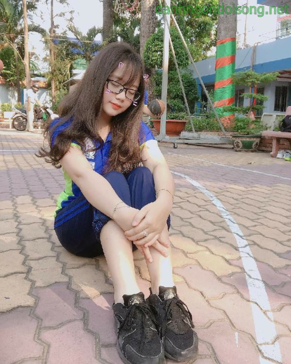 Ảnh g&aacute;i xinh t&oacute;c ngang vai 2k9