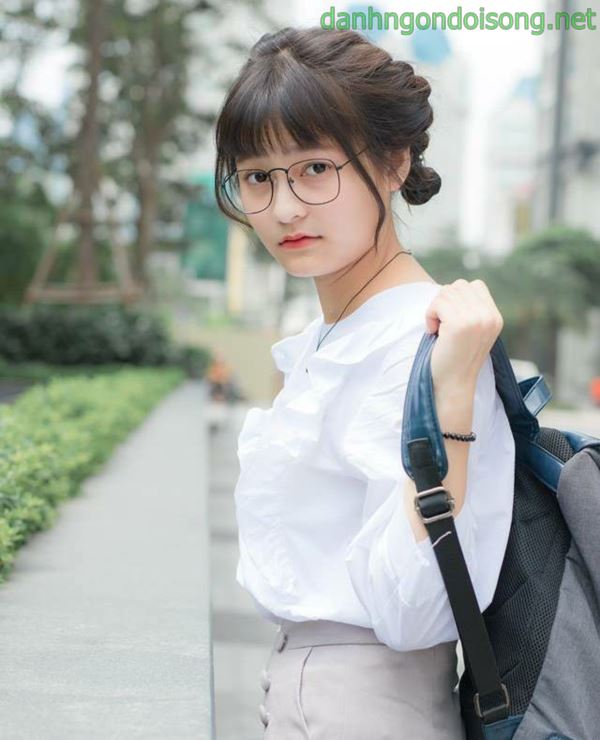 Ảnh g&aacute;i xinh t&oacute;c ngang vai 2k9