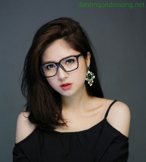 Ảnh g&aacute;i xinh t&oacute;c ngang vai 2k9