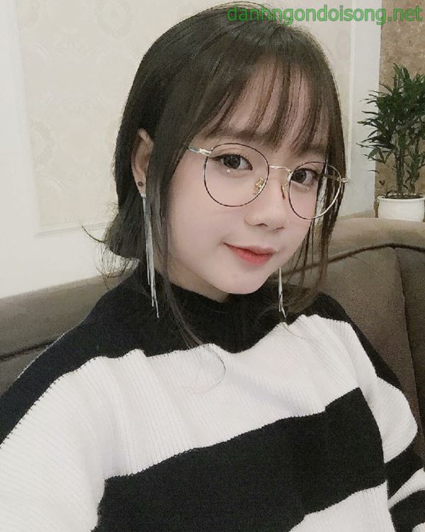 Ảnh g&aacute;i xinh t&oacute;c ngang vai 2k9
