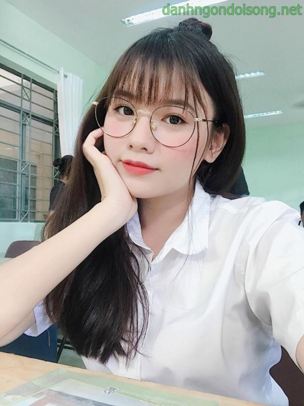 Ảnh g&aacute;i xinh t&oacute;c ngang vai 2k9