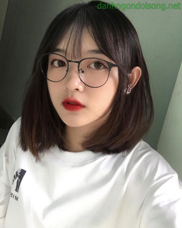 Ảnh g&aacute;i xinh t&oacute;c ngang vai 2k9
