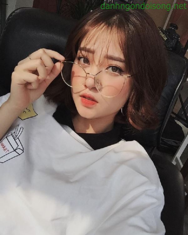 Ảnh g&aacute;i xinh t&oacute;c ngang vai 2k9
