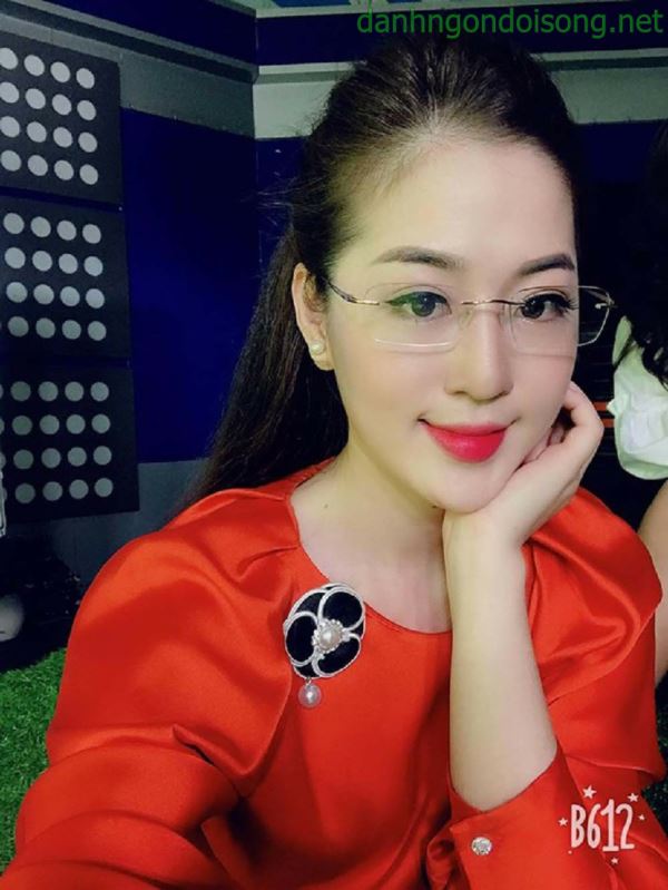 Ảnh g&aacute;i xinh t&oacute;c ngang vai 2k9
