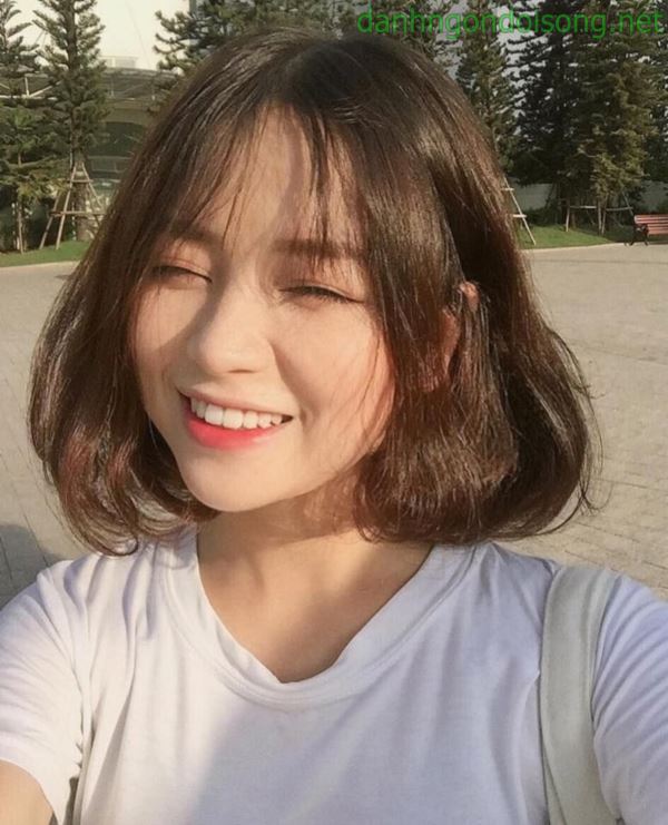 Ảnh g&aacute;i xinh t&oacute;c ngắn ngang vai 2k3