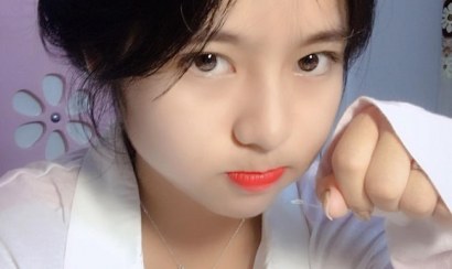 Hường Bear quên tắt livestream lộ cơ thể trần trụi trước camera