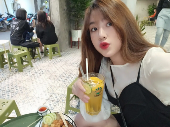 nữ streamer khoe vùng nhạy cảm trên livestream 5