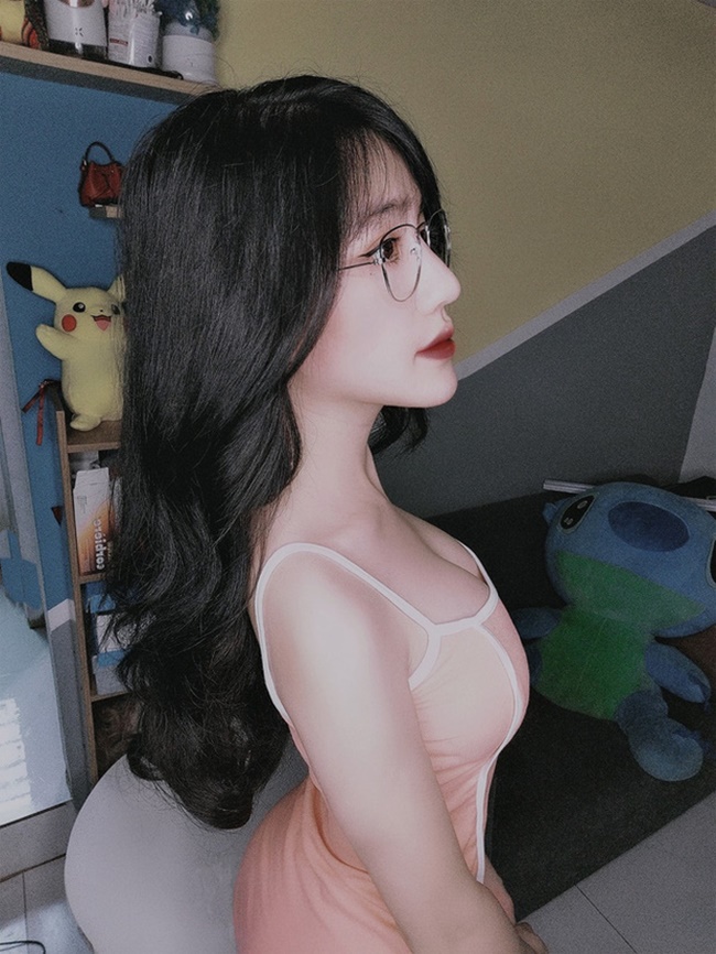 nữ streamer khoe vùng nhạy cảm trên livestream 6