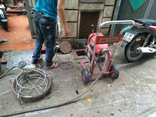 Th&ocirc;ng cống nghẹt huyện H&oacute;c M&ocirc;n