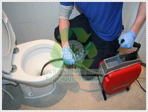 Xử l&yacute; bồn cầu bị &uacute;a v&agrave;ng.