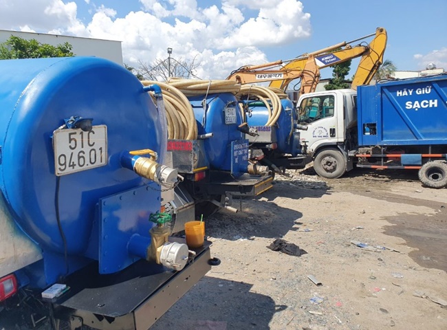 Dịch vụ r&uacute;t hầm cầu Quận 4